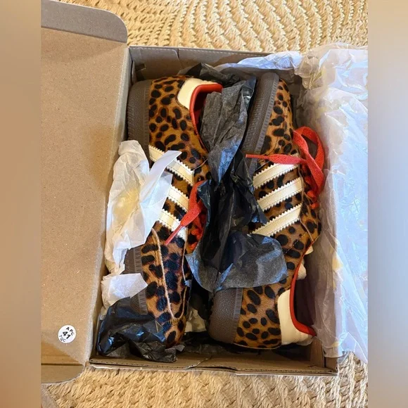 Adidas Women’s Leopard Print Sneakers with Orange Laces Size 7.5 - Picture 7 of 8